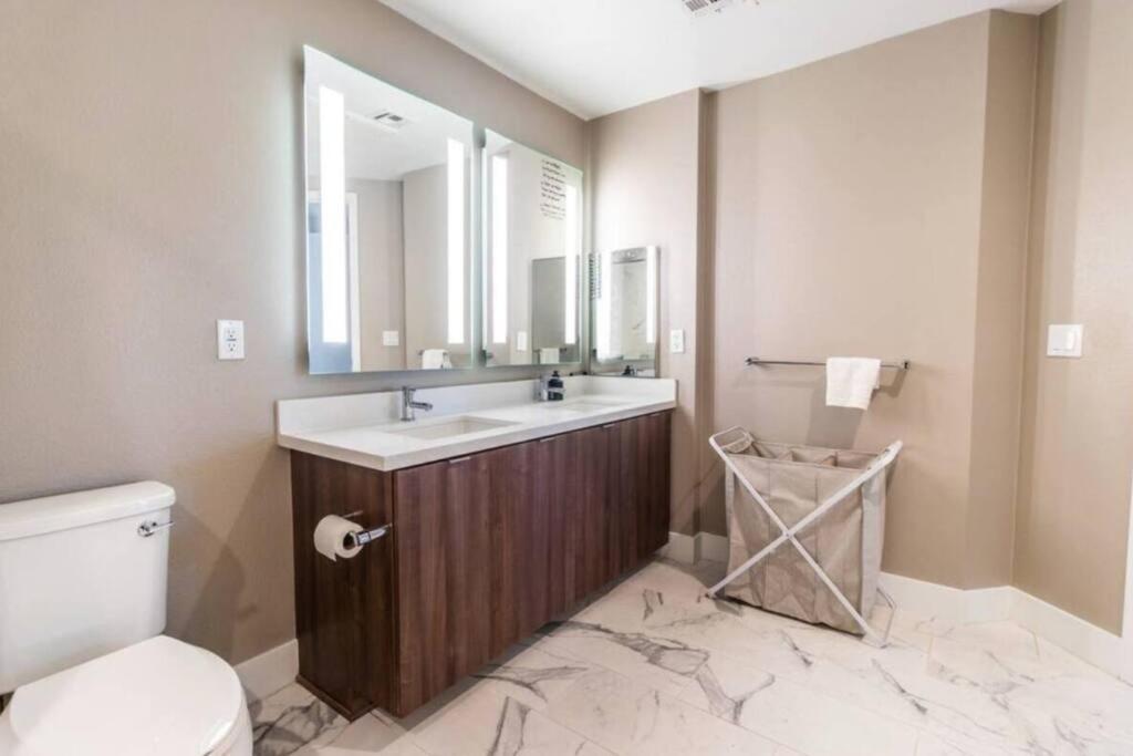 Comfortable & Spacious 2Bdr - 2Bth For 4 Guests In Hollywood Los Angeles Exterior foto